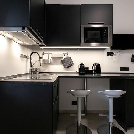 Luna Homes - Studio In Corso Sempione Милано Екстериор снимка