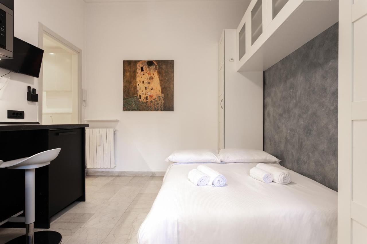 Luna Homes - Studio In Corso Sempione Милано Екстериор снимка