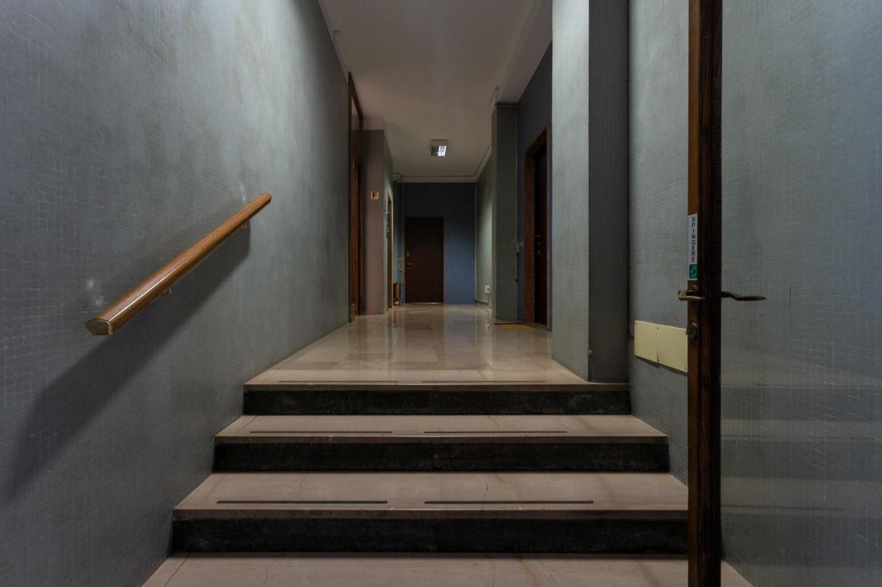 Luna Homes - Studio In Corso Sempione Милано Екстериор снимка